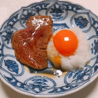 本格肉料理 丸小 - 目玉焼きではなく大根おろしと生卵とヒレ肉