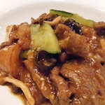 聖兆 - 牛肉時菜のピリ辣炒め