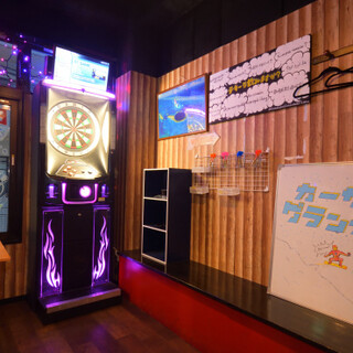 Welcome to a playground for adults where you can enjoy drinks and food while playing games♪