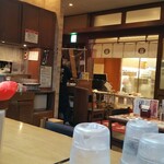 味の牛たん 喜助 - カウンターもテーブル席も。うーん、空いています