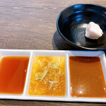 Yakiniku Aokiya Tosadouroten - 左から醤油だれ、ネギ塩だれ、味噌だれ