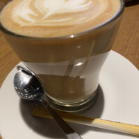 YPSILON Aoyama - カフェラテ　しっかり淹れてます
