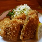 hide’s dining 遊 - 鮭フライ。これで１人前。少しって言ったら量調整してくれるよ！