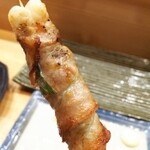 焼き鳥 ばかちん - まさかエビも豚バラで巻かれるとは思って無かったでしょうに