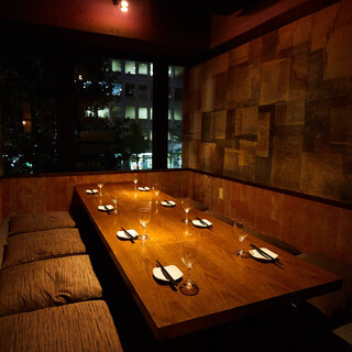 We have completely private seats available for small groups◎