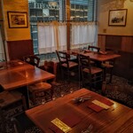 OSTERIA BARABABAO - テーブルにパーテーションを付けています。