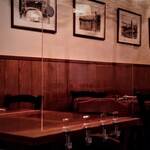 OSTERIA BARABABAO - テーブルにパーテーションを付けています。