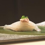 Chokotto Sushi Bettei - 活〆ヒラメ～皮ハギの肝添え～。