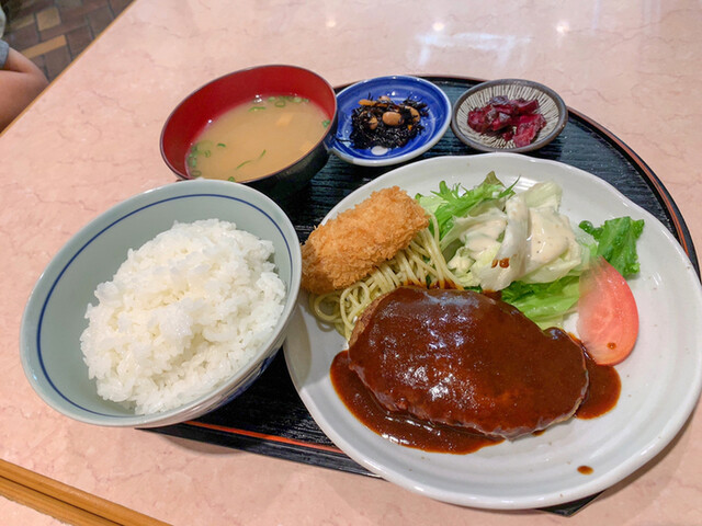 洋ふう食堂 トラとフライパン デンテツターミナルビル前 洋食 食べログ
