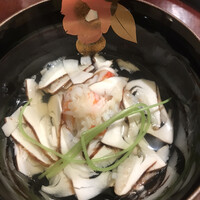 日本料理 太月 - フルコース１６５００円。蟹真薯 松茸。ふんわり香る出汁と松茸が、ほぼ蟹の真薯と相まって、幸せなお椀です（╹◡╹）（╹◡╹）