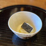 瞬 - 銀杏(静岡県産)の飯蒸し、圧縮キャビア載せ