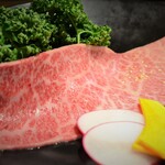 炭火焼肉ぎゅうぎゅう - 上品でとろける食感とコクのある「ザブトン」