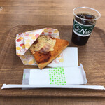 カフェ ナチュール - 料理写真:チーズピザとアイスコーヒー