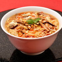 トマト入りサンラータン麺