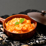 Shrimp and vermicelli bisque soup made in a clay pot