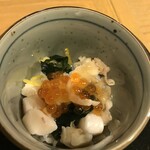 Yompa Chi Gyojou - お通し帆立の蒸し寿司480円
