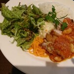 BAR RESTAURANTE MODERNO - ワンプレート 鶏肉のトマト煮込みみたいなやつでした