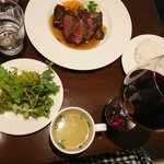 BAR RESTAURANTE MODERNO - サラダ、ワイン、スープ、ご飯