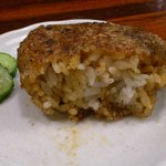 やきとり健歩゛ - 焼きおにぎり。カットぉφ(．．)