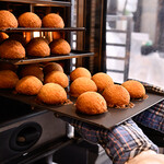 香港飲茶専門店 西遊記 横浜中華街 - 叉焼メロンパン　焼きあがりました