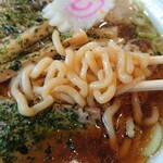 龍上海 - 麺は結構な太さ。