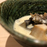 すし宮川  - 蒸し蝦夷鮑蒸汁煮詰め肝ソース