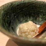 すし宮川  - シャリと追いソース投入