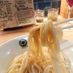 東京MEAT酒場 - まずは、チーズと生麺を楽しむ