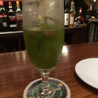 Empire Steak House Roppongi - 桜の花が入ったジントニックは抹茶と桜のボタニカルが日本的に深い