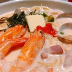 ジョリーパスタ - エビにバターに明太子ソース！