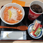寿司和食処 氷見きときと亭 - サーモン丼とコーラ