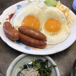 お食事処 ぽん太 - ウインナーは3本入ってました。