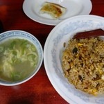 中華料理 豚珍 - 炒飯と玉子スープ