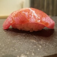 鮨 なんば 日比谷 - トロ 　40℃/24℃　シャリの温度/ネタの温度