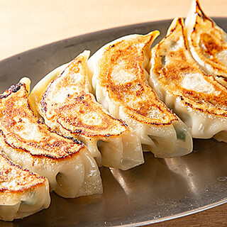 One plate of crispy, thin-skinned Gyoza / Dumpling starts at 280 yen!