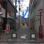Gen - 『表参道 新天街』の入口 青線の場所にあり