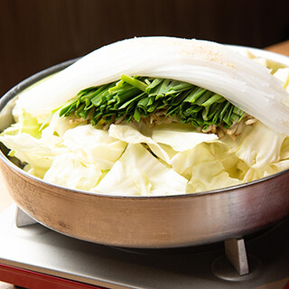 Motsu-nabe (Offal hotpot) for tourists ♪ Sesame mackerel is also available ★