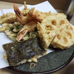 いもや - 海老定食+蓮根    海苔の天ぷらを見ると 天丼いもやを思い出す。