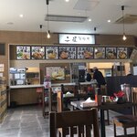 Niboshi Seimenjo - フードコートでは無いが、扉の無いオープンな感じの店舗。
      
      