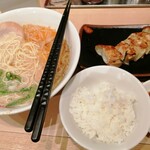 Hakataippuudouasakurarokkususurijiten - 博多ひとくち餃子(ハーフ)が到着！　ラーメン食べちゃった。