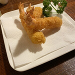 鈴 - エビフライはブリッとした珍しい食感。刺身は新鮮で美味しかったです。