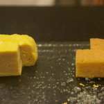 鮨 八や - 出汁巻き玉子と甘エビと山芋の入った玉子