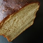トロ コーヒーアンドベーカリー - 栗粉とフレッシュバナナのパン ハーフ