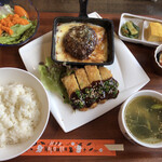 旬菜肴房　善舞 - 料理写真:ランチコンビプレート     煮込みハンバーグと味噌カツ