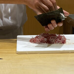 小松 弥助 - ネギトロ作ってます*\(^o^)/*いい席ありがとう❣️