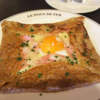 Garrettes with the scent of domestic buckwheat flour, and a hearty Steak served with fries♪