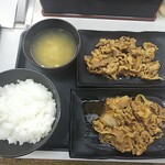 吉野家 - 牛皿・牛カルビ生姜焼き定食