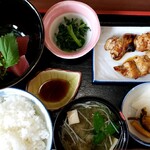 あたりや - 日替わり定食？マグロのブツとやきとり（2本）セット