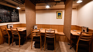 Teidano Hana - 間仕切りのあるテーブル席