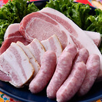 てぃだの花 - 沖縄次世代ブランド豚「キビ丸豚」の各種肉盛り